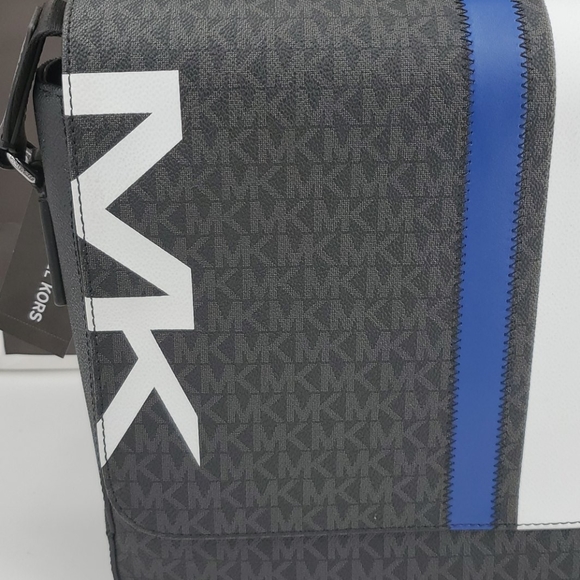 🆕️ Michael Kors Cooper Messenger Laptop Crossover - Picture 4 of 6